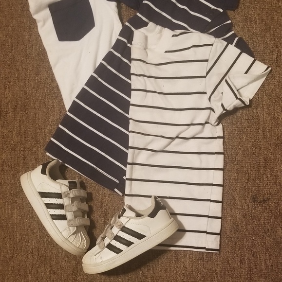 SOLD Boys toddler size 6 shell toe Adidas - Picture 2 of 4